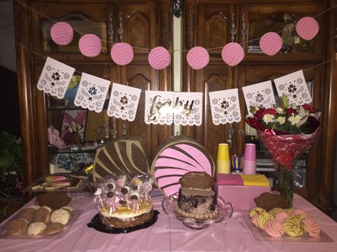 Concha party birthday banner by @paperdesignsbymiriam Pan Dulce party. Concha Baby Shower Theme, Pan Dulce Party, Candy Theme Birthday Party, Mexican Birthday Parties, Dream Birthday, Latina Aesthetic, 64th Birthday, Mexican Birthday, Mexican Dinner Recipes