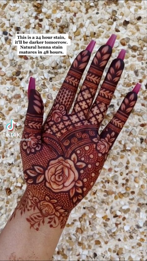 Mendhi Degines Front Hand, Insight Lipstick Shades, Latest Simple Mehndi Designs Back Hand, Kashees Mehndi Design Bridal, Mehdi Degine Unique, Mehndi Art Designs Latest, Mahendi Designs Latest Back Hand, New Mehndi Designs Unique, Backhand Mehndi Designs Simple