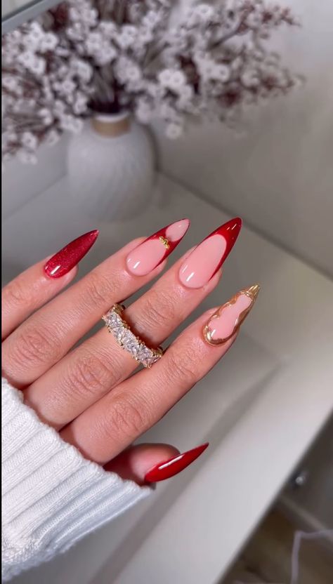 Crazy Red Nails, Red Design Nails Acrylic, Valentines Nail Set, Nail Inspo Almond, Christmas Nail Inspo, Acrylic Nails Almond Shape, Fox Nails, Valentines Nail, Fancy Nail Art