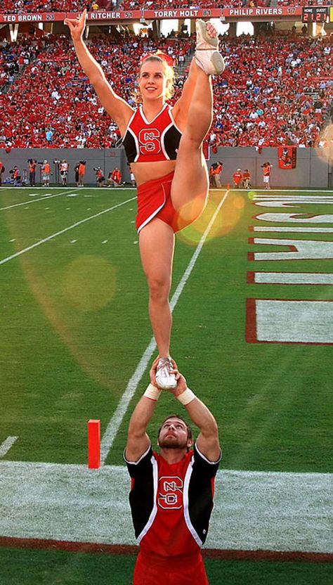 Nc State University, Female Body Art, Cheerleading Team, Ice Girls, Cute Cheerleaders, Nc State, School Spirit, Sport Girl, Athletic Women