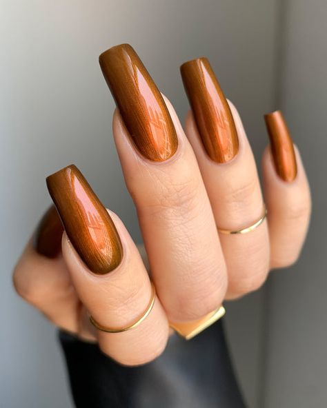 Bronze Nails Acrylic, Nail Colors Essie, Honey Nails, Mooncat Nail, Gold Nails Design, Alice In Wonderland Nails, Nails Metallic, Nightmare Before Christmas Nails, Rose Gold Nails Design