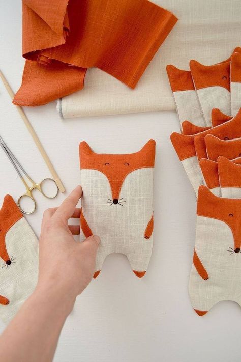 Sewing Stuffed Animals, Fabric Toys, Art Dolls Handmade, Handmade Kids, 자수 디자인, Fabric Animals, Sewing Dolls, Sewing Toys, Toy Craft