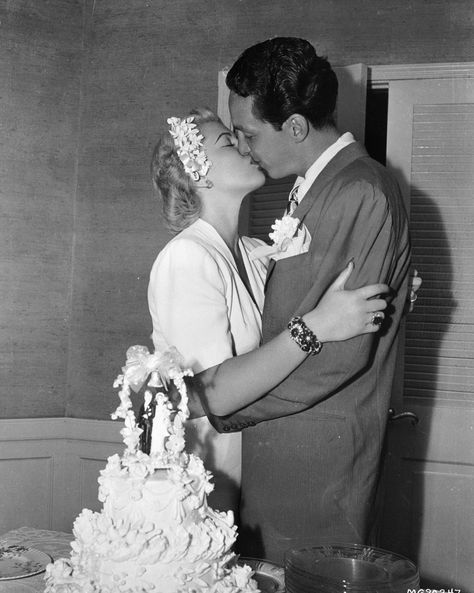 Stephen Crane, Lana Turner, Hollywood Wedding, Celebrity Wedding, Classic Brides, Old Hollywood Stars, Wedding Cakes Vintage, Judy Garland, Famous Couples