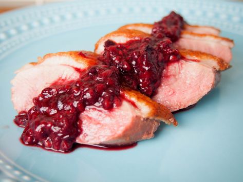 Duck breast with blackberry sauce - Caroline's Cooking Seared Duck, Blackberry Sauce, Berry Sauce, Duck Breast, Wild Game Recipes, Duck Recipes, Game Food, Meat Dishes, Love Food