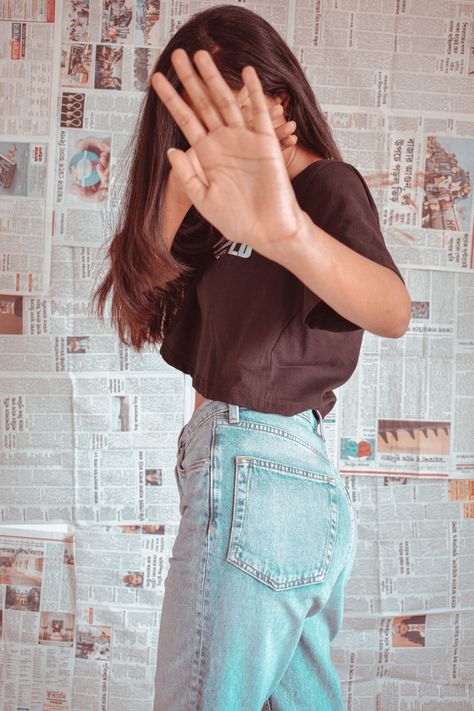 Photoshoot Inspo At Home, Newspaper Shoot, Newspaper Backdrop, Newspaper Photoshoot, Nice Dp, Dp Pictures, Newspaper Background, Photoshoot At Home, Newspaper Photo