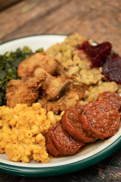 Meatless Soul Food Recipes, Southern Vegetarian Meals, Soul Food Thanksgiving Dinner Ideas, Soulful Thanksgiving Dinner, Vegan Thanksgiving Bowl, Black Vegan Soul Food Recipes, Soul Food Vegan, Vegan Soul Food Dinners, Vegetarian Soul Food Southern Style