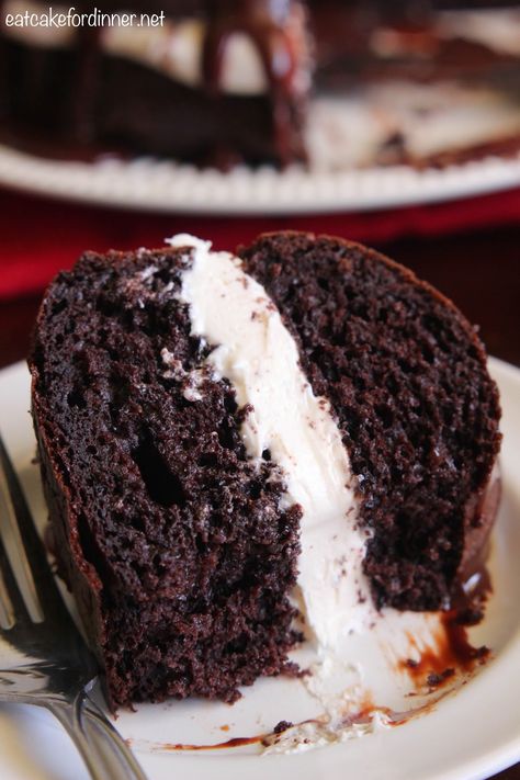 Let me introduce you to one of the BEST cakes you will ever have. Seriously, I love this cake. Every layer of flavor is out of contr... Whoopie Pie Cake Recipe, Whoopie Pie Cake, Chocolate Marshmallow Cake, Fudgy Cake, Marshmallow Cake, Nutella Cupcakes, Chocolate Whoopie Pies, Whoopie Pie, Chocolate Bundt Cake