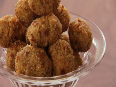 Deep Fried Stuffed Olives Olives Recipes, Deep Fried Desserts, One Bite Appetizers, Cooking Channel Recipes, Stuffed Olives, Deep Fried Appetizers, Fried Dessert, Olive Recipes, Food Network Canada