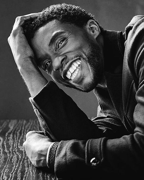 Good Black Reads on Instagram: “Rest In Power to Chadwick Boseman. Condolences to all his loved ones.” Black Panther Chadwick Boseman, Septième Art, Black Panthers, Jackie Robinson, Chadwick Boseman, Karen Gillan, Black Panther Marvel, James Brown, Foto Art