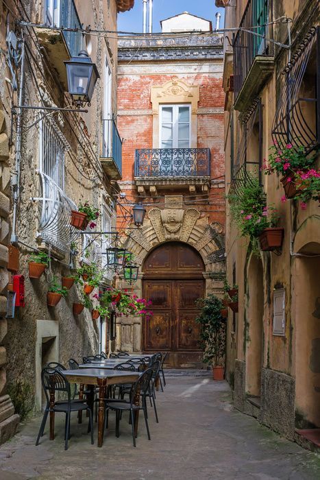 Cafe Tables And Chairs, Mural Cafe, Italy City, Italy House, Italian Cafe, Italian Street, Italy Tours, Italy Aesthetic, Tables And Chairs