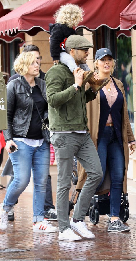 Khaki Suede Jacket and White Shirt with Charcoal Chinos, White Converse, Black Glasses and Grey Flat Cap Alongside Family Flat Cap Men Outfit, Flat Cap Outfit, Black Cap Outfit, Ryan Reynolds Style, Blake Lively Family, Blake Lively Ryan Reynolds, Old Man Fashion, Flat Cap Men, Cap Outfit