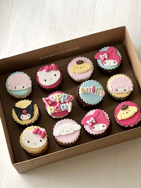 Sanrio Cupcakes Ideas, Sanrio Cake Pops, Cinnamoroll Cupcake, Kuromi Cupcake, Sanrio Cupcakes, Sanrio Desserts, Sanrio Birthday Party, Sanrio Cake, Sanrio Birthday