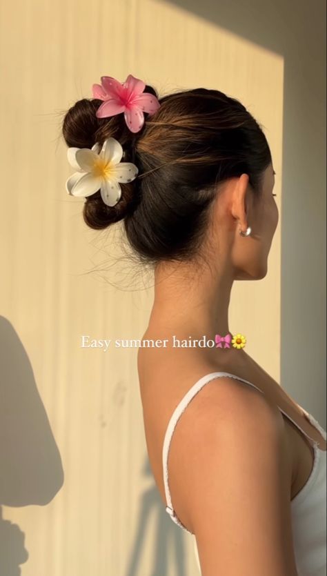 Hair Accessories Drawing, Accessories Drawing, Hawaiian Hairstyles, Hair Upstyles, Hair Tips Video, Clip Hairstyles, Peinados Fáciles Para Cabello Corto, Hair Up Styles, Flower Hair Clip