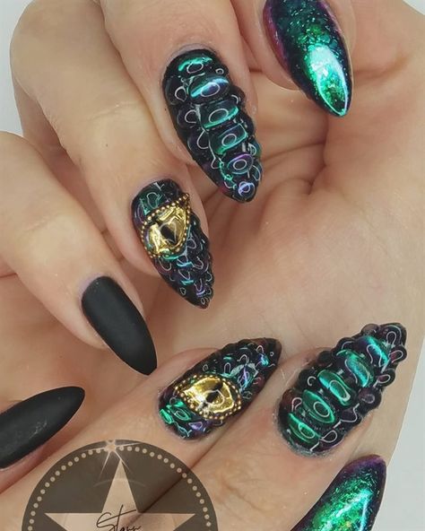 Dragon Eye Nails, Accent Nail Art, Plaid Nail Art, Crazy Nail Designs, Mickey Nails, Dragon Nails, Holloween Nails, Confetti Nails, Eye Nail Art