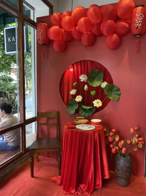 Cny Decoration Ideas Home, Lunar New Year Backdrop, Lunar Year 2024, Lunar New Year Decorations, Tet Holiday Decoration, Concept Tet, Backdrop Tet, Chinese New Year Backdrop, Asian Party Decorations