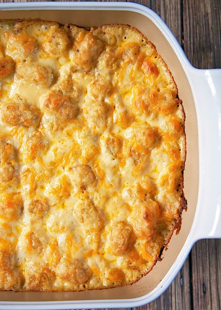 French Onion Tater Tot Casserole Recipe - tater tots, french onion dip, cream of chicken soup, cheese - LOVE this casserole! Can make ahead and freezer for later. You can even split it between two foil pans - one for now and one for the freezer. Super easy side dish with only 4 ingredients that tastes great! #tatertot #casserole #sidedish Tator Tot Recipe, Oven Bakes, Soup Cheese, Comforting Recipes, Tater Tot Casserole Recipe, Vegetable Ideas, Foodie Lover, Drunken Noodles, Soup Appetizers