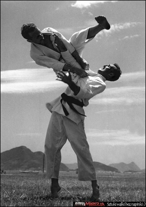 Flying armbar by Carlos Gracie Sr., and Helio Gracie Clearing Energy, Bjj Jiu Jitsu, Arm Bar, Energy Blocks, Ju Jitsu, Hapkido, Martial Artist, Aikido, Brazilian Jiu Jitsu