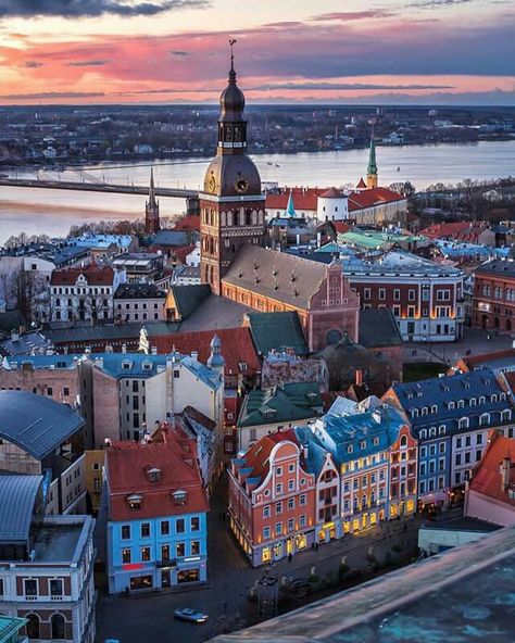 Riga, Lettland 1000 Lifehacks, Baltic Countries, Lovely Places, Riga Latvia, Voyage Europe, Cities In Europe, Riga, Belarus, Best Cities