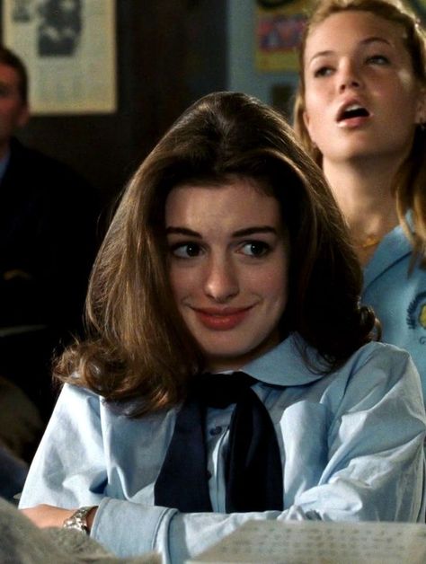 The Princess Diaries (2001) Fantasy Mariah Carey, Princess Diaries 1, Anne Hathaway Hair, The Princess Diaries 2001, Mia Thermopolis, Princes Diaries, Princess Diaries 2, Diary Movie, The Princess Diaries