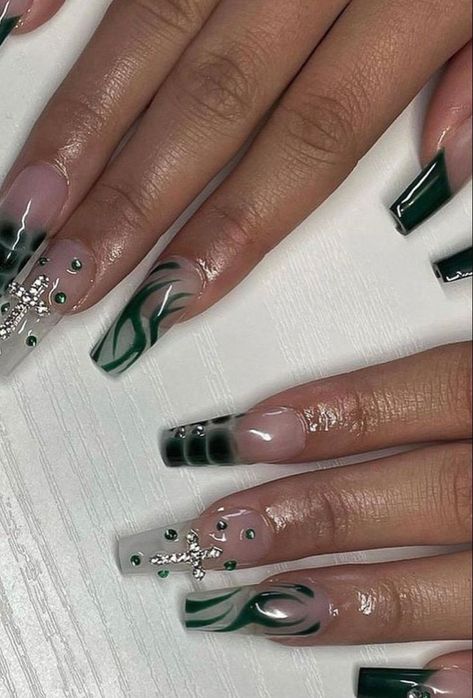 Edgy Nails Grunge Coffin, Green Long Nails, Ongles Bling Bling, Nails Edgy, Emerald Nails, Green Acrylic Nails, Hippie Nails, Edgy Nails, Grunge Nails