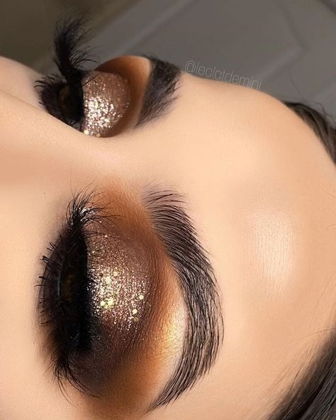 Copper Makeup, Eye Makeup Glitter, Bronze Eye Makeup, Copper Glitter, Awesome Makeup, Makeup Glitter, Glitter Eye Makeup, Metallic Eyeshadow, Glitter Eye