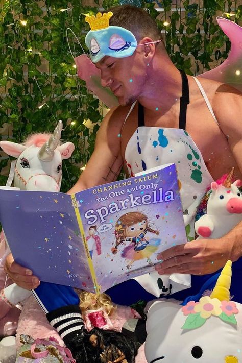 Channing Tatum Announces First Children's Book: Sparkella Channing Tatum Shirtless Pictures, Channing Tatum Runway, Channing Tatum Movies, Channing Tatum Shirtless, Channing Tatum 2000s Step Up, Channing Tatum Cowboy, Channing Tatum Meme, Chaning Tatum, Book Dedication