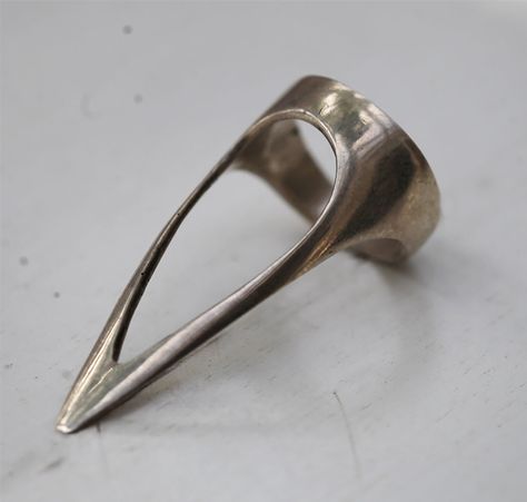 Hand sculpted claw ring, made to fit the upper finger (size 3), tip of the nail bed or to be be worn as regular rings, and doubling as protective armor Invoke the spirit of Valkyrie. Available in sterling silver and gold plate silver. Gold available upon custom request. Our nail rings are like a frame for your nails. They are comfortable and functionally comparable to long nails. This piece is MADE TO ORDER by our in-house designer and owner, for up to date lead times please check the top of the Nail Rings, Finger Cuff, Claw Ring, Nail Bed, Be Be, Light Weight Jewelry, Nail Ring, Funky Jewelry, Jewelry Inspo