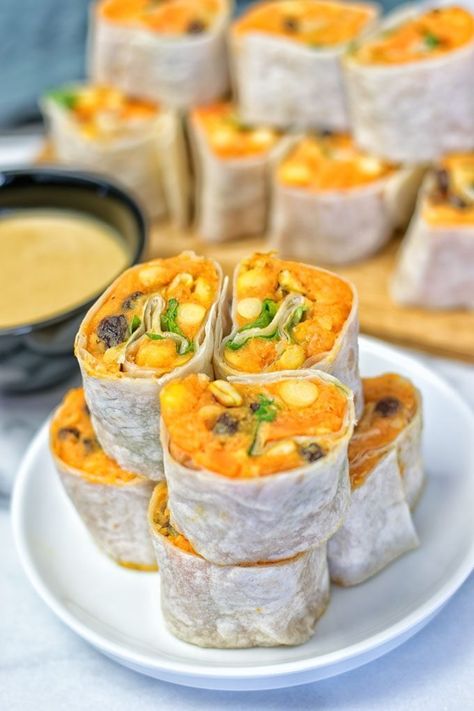 Thai Green Curry Samosa Pinwheels - Contentedness Cooking Curry Samosa, Samosa Pinwheels, Thai Green Curry, Sweet Potato Curry, Veggie Dinner, Vegetarian Cookbook, Lemon Pasta, Party Dishes, Recipes Appetizers And Snacks