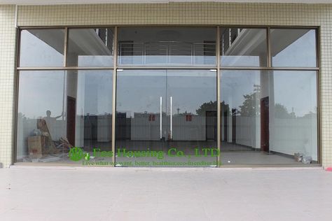 Mordern glass door Showroom Glass Door Design, Glass Door Entrance, Door Entrance Ideas, Salon Doors, Commercial Glass Doors, Frameless Glass Door, Glass Entrance Doors, Commercial Exterior, Sliding Doors Exterior