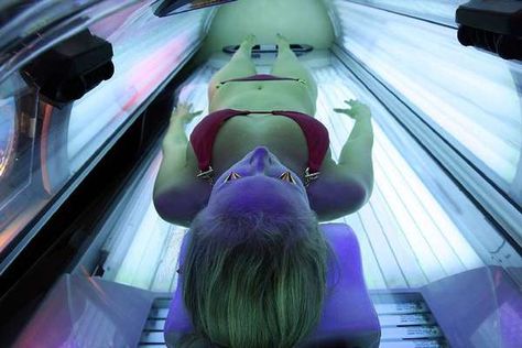 Even after melanoma, some people keep on using tanning beds Tanning Booth, Tanning Bed Lotion, Tanning Beds, Indoor Tanning, Best Tan, Tanning Salon, Tanning Bed, Sunless Tanning, Tanning Lotion