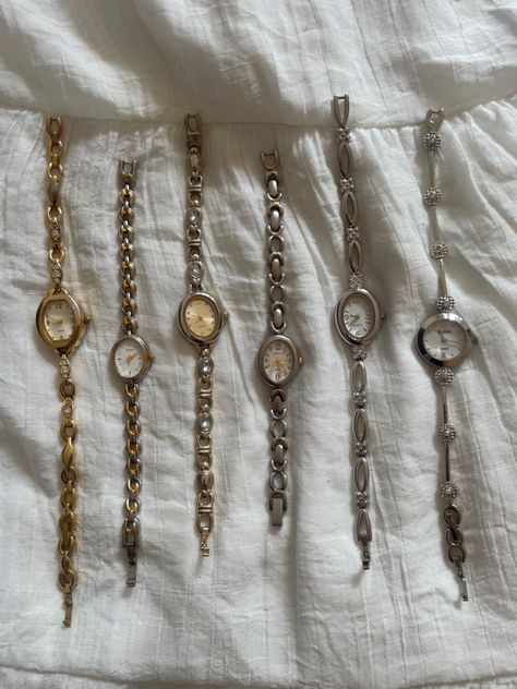 Antique Watches Vintage, Silver Vintage Watches Women, Vintage Watches Aesthetic, Vintage Watches Women Silver, Vintage Jewelry Silver, Silver Vintage Watch, Silver Vintage Jewelry, Watch Collection Women, Silver Watch Aesthetic