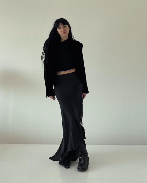 Brenda Hashtag, Rocker Chic Outfit, Cosy Outfit, Latest Fashion Design, Profile On Instagram, Ann Demeulemeester, Neutral Fashion, Virgil Abloh, Big Time