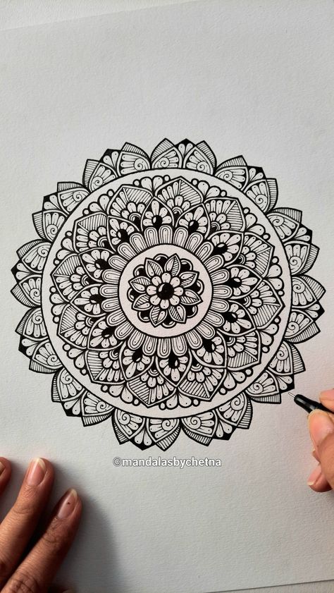 Pen Mandala with intricate patterns Pen Mandala, Mandala Sketch, Mandala Book, Easy Mandala Drawing, Mandala Doodle, Color Drawing Art, Mandala Art Therapy, Geometric Design Art, Simple Mandala