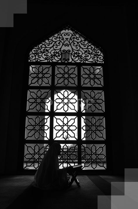 A women reading Al-Quran inside the mosque – by Fatin Rosli Islamic Wallpaper Girl, Islamic Girl Wallpaper, Reciting Quran Photography, Quran Reading Photography, Islamic Girls Dp, Wallpaper Islamic, La Mecca, Wallpaper Islami, Mekka Islam