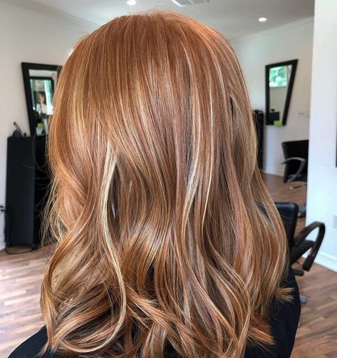 Red Hair With Subtle Blonde Highlights, Ginger With Subtle Blonde Highlights, Natural Ginger Highlights, Cooper Blonde Highlights, Half Head Highlights Ginger Hair, Highlights On Redheads, Natural Red Highlights In Blonde Hair, Natural Red Hair With Blonde Balayage, Dimensional Red Hair Highlights