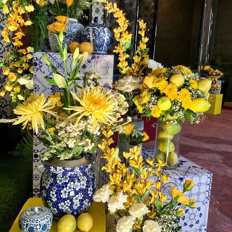 Complimenting the yellows with chinoiserie pottery and blue patterns will definitely remind you of the Amalfi coast. Experience the Mehendi on the Amalfi coast! Decor and Design: @samanidecorators Event management: Zest Events #SamaniDecorators #eventdecor #weddingdecor #galatimes #weddings #indianweddings #weddingseasons #weddingsutra #wedmegood #weddingdecoration #mehendi #thebigfatindianwedding #weddingtable #weddingdetails #funandlove #weddingplanners #love #weddingceremony #weddingideas # Blue Pottery Wedding Decor, Haldi Entrance, Amalfi Coast Decor, Blue Indian Wedding, Rustic Red Wedding, Ambience Decor, Coast Decor, Chinoiserie Wedding, Event Entrance