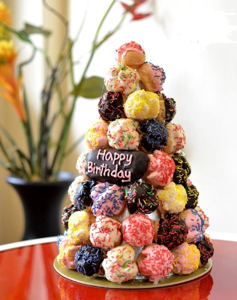 Cream Puff Birthday Cake, Profiterole Tower, Picnic Bar, Donut Tower, Donut Dessert, Elegant Food, Chocolate Fruit, Elegant Desserts, Dream Cake