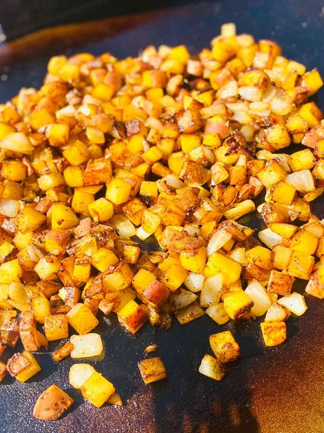 Blackstone Potatoes - Aubrey's Kitchen Diced Potatoes On Blackstone, Potatoes On Blackstone, Blackstone Potatoes, Delicious Potatoes, Blackened Seasoning, Frozen Potatoes, Hashbrown Recipes, Lemon Pepper Seasoning, Cubed Potatoes