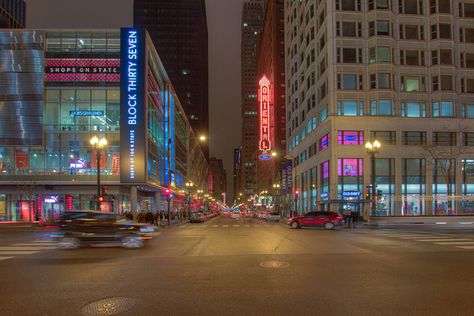 Washington and Randolph Shopping In Chicago, Expensive Shopping, Michigan Avenue, Chicago Shopping, Chicago Travel, State Street, Most Expensive, Historic Buildings, Great Places