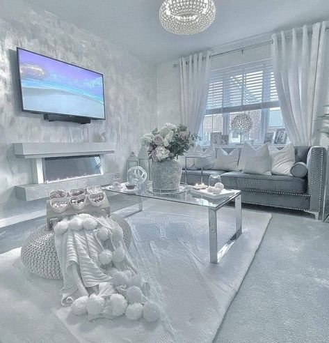 Silver Living Room Decor, Silver Living Room, Living Room Decor Neutral, House Interior Living Room, House Interior Decor Ideas, Living Room Decor Gray, Diamond Top, Interior Living Room, Living Room Decor Fireplace