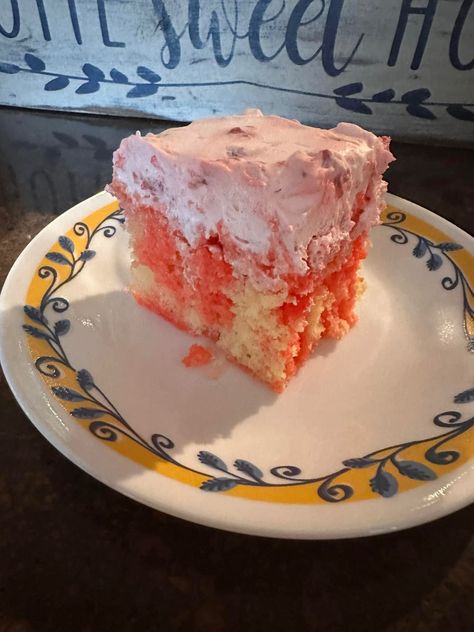 Ww Jello Poke Cake, Ww Strawberry Poke Cake, Ww Poke Cake Recipes, Sugar Free Strawberry Jello Poke Cake, Weight Watchers Strawberry Cake, Strawberry Poke Cake Recipe Jello, Weight Watcher Cake Recipes, Sugar Free Strawberry Poke Cake, Sugar Free Poke Cake Recipes