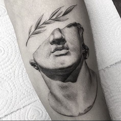 Michael Angelo Tattoo Ideas, Sculpture Art Tattoo, Michael Angelo David Tattoo, Portrait Style Tattoo, Michaelangelo David Tattoo, Roman Gothic Tattoo, Big Line Work Tattoo, Statue Face Tattoo, Marble Statue Tattoo