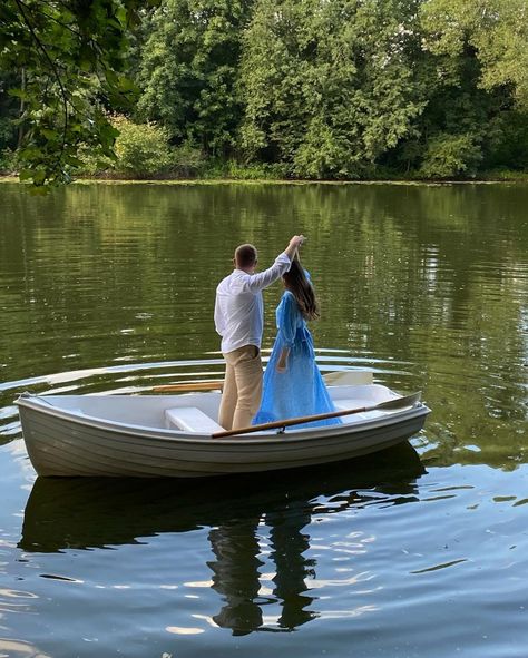 Couples On Boat, Canoe Pictures, Boat Photoshoot, Dream Lover, Proposal Photos, Couples Vibe, November 3, Row Boat, Wedding Pics