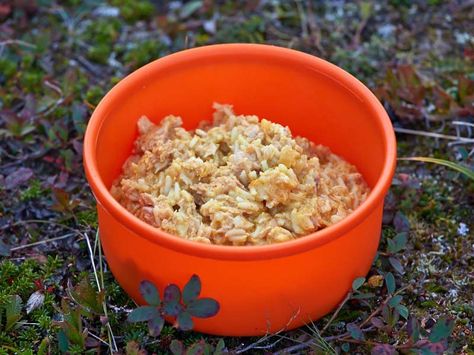 5 Dinner Recipes For The Trail | Trail Recipes Tuna Curry, Backpacking Recipes, Backpacking Meals, Hiking Food, Chips Ahoy, Easy Camping Meals, Campfire Food, Backpacking Food, Easy Camping