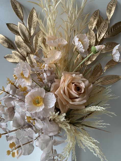 Gold Flower Arrangements Floral Design, Gold Floral Arrangements, Flower Bouquet Autumn, White Floral Arrangements, 50th Anniversary Celebration, Make Flowers, Modern Monochrome, Wedding Leaves, Bouquet Design