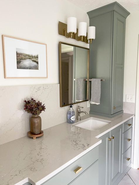 Choosing a backsplash is a big design decision. If you want to make a statement, consider a full height quartz backsplash! Let's take a look at how to design a statement-making quartz backsplash. #fromhousetohaven #quartzbacksplash #fullheightbacksplash #backsplash #bathroombacksplash #bathroomremodel High Backsplash Bathroom, Full Wall Backsplash Bathroom, 6 Inch Backsplash Bathroom, Tall Backsplash Bathroom, Seamless Countertop Backsplash, Counter And Backsplash Combinations, Quartz On Wall Kitchen, Kitchen With Quartz Backsplash, Countertop As Backsplash