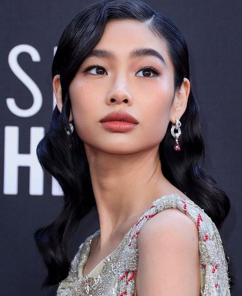 Jung Hoyeon, Hoyeon Jung, Critics Choice Awards, Unique Faces, Stage Makeup, Asian Makeup, Choice Awards, Hair And Makeup, Beautiful Woman