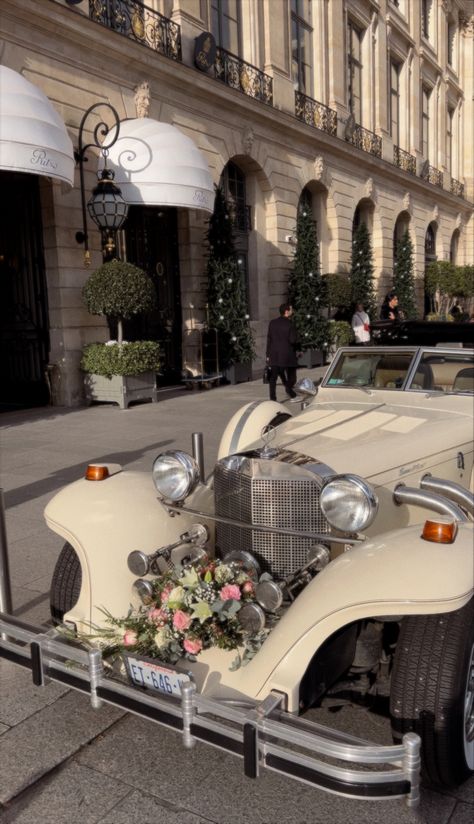 Vintage Old Money Wedding Aesthetic, Vintage Luxury Wedding, Monaco Wedding Aesthetic, Old Money Elopement, Old Luxury Aesthetic, Wedding Old Money Aesthetic, Old Money Wedding Aesthetic Decor, Car Old Money, Traditional Wedding Aesthetic