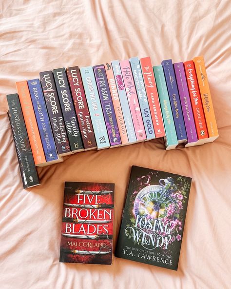 Any of these on your TBR? Or have you read them? May Wrap Up - I managed to read 21 books this month, 20 physical and 1 ebook. I have read 20 books off my physical tbr which I’m extremely happy about. I have finished two series and read a few arcs that were on my TBR. It was a good month. And yes I have read a fair few books this month BUT I had a weeks holiday and then had Co^id which meant I had time to read! #maywrapup #booksread #romancebooks #bookishflatlay Reading List Challenge, Fiction Books Worth Reading, List Challenges, Dark Academia Fashion, Academia Fashion, Motivational Books, Beautiful Books, Girls Series, Yes I Have