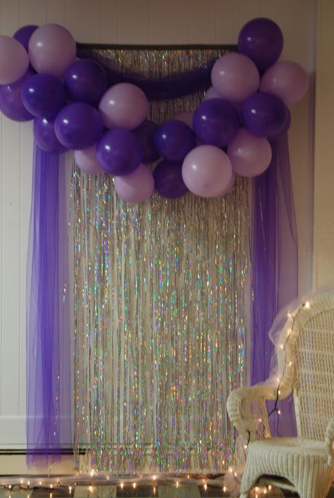 Backdrop w/ balloons 80 Prom, Homecoming Dance Decorations, 80s Backdrop, Tacky Prom, Prom 80s, Prom Theme Party, Prom Party Ideas, 80s Prom Party, Adult Prom